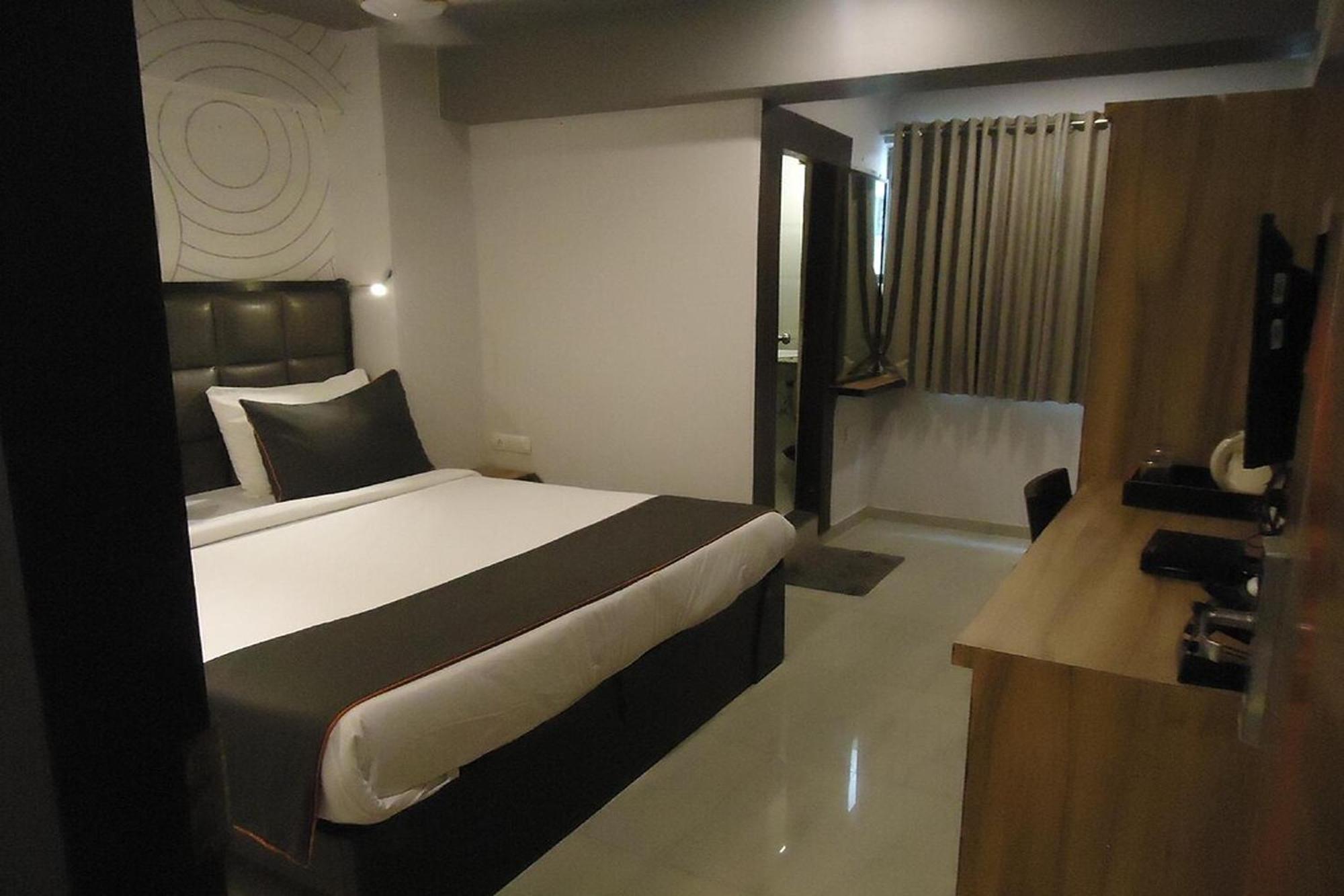 Hotel Maan Residency Satellite Road Ahmedabad Exterior foto