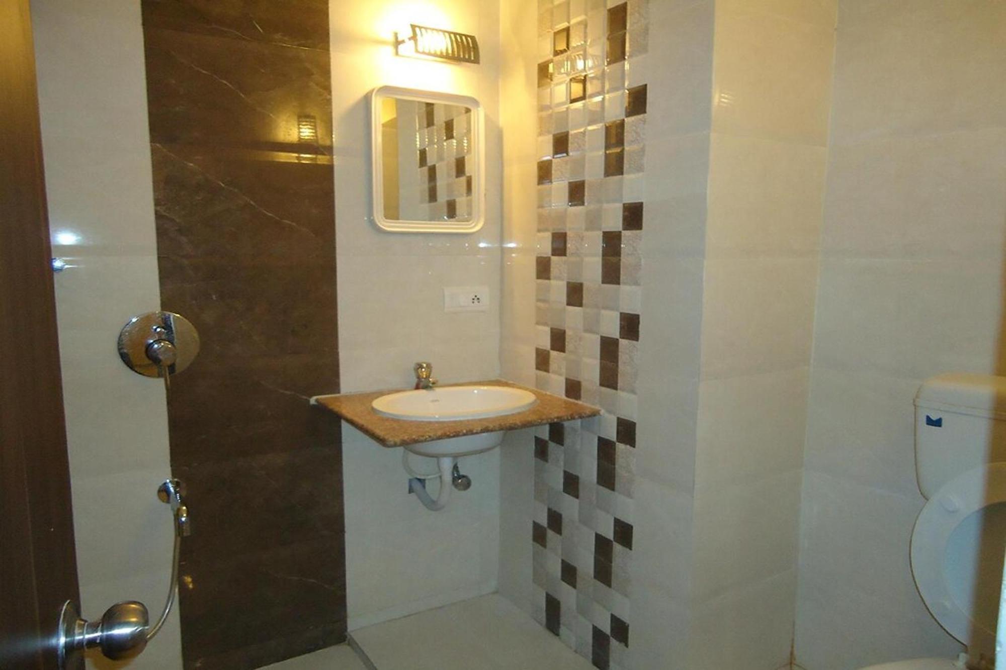 Hotel Maan Residency Satellite Road Ahmedabad Exterior foto