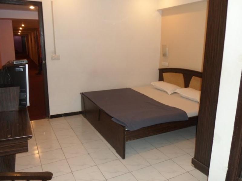 Hotel Maan Residency Satellite Road Ahmedabad Exterior foto