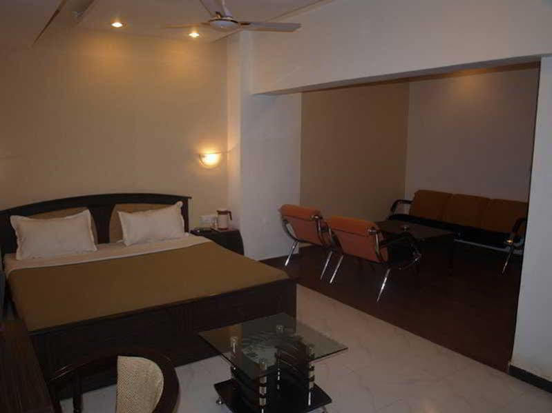 Hotel Maan Residency Satellite Road Ahmedabad Exterior foto