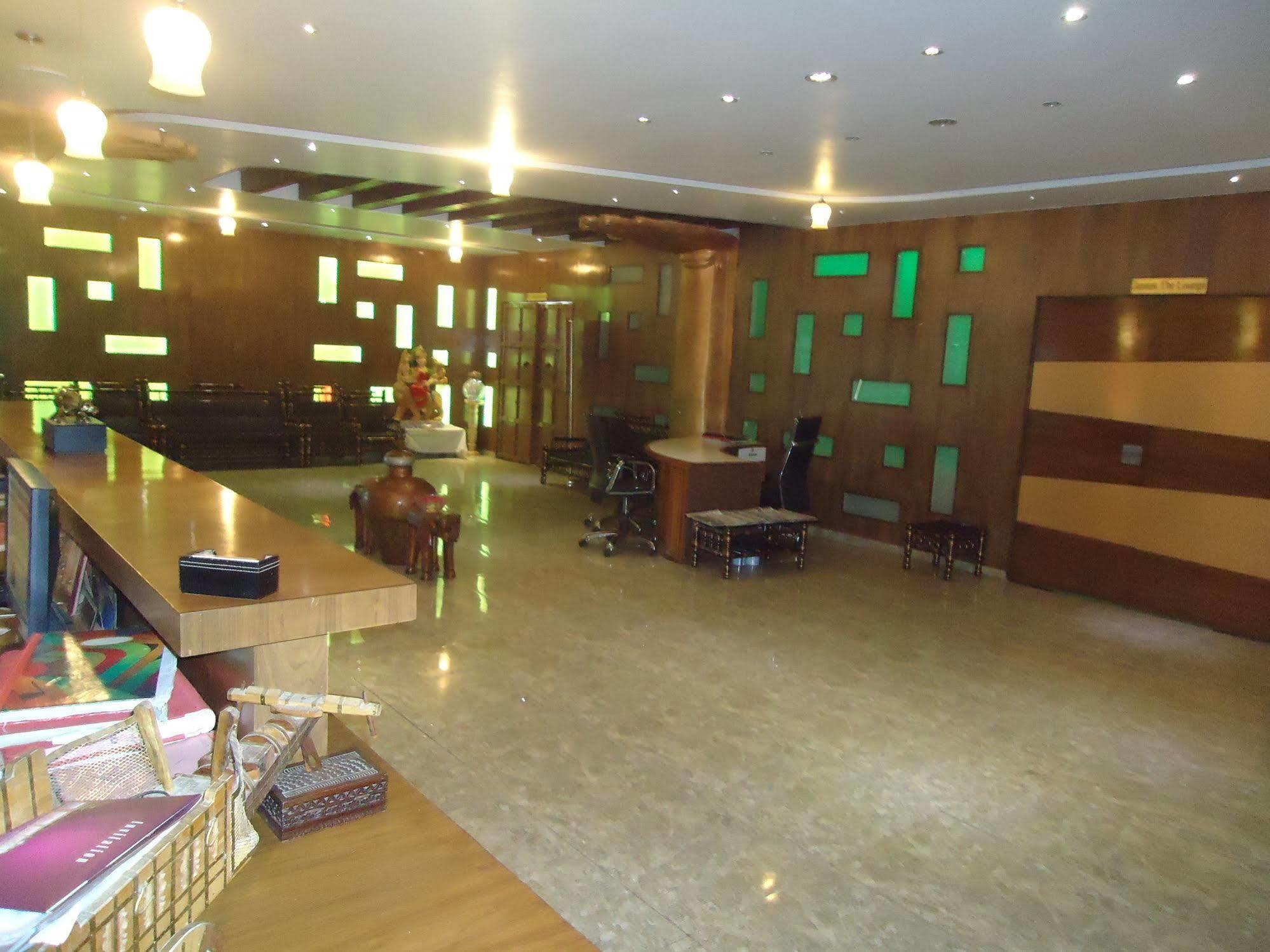 Hotel Maan Residency Satellite Road Ahmedabad Exterior foto