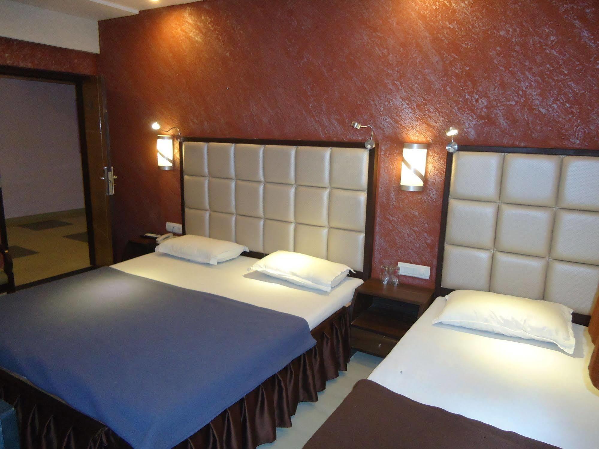 Hotel Maan Residency Satellite Road Ahmedabad Exterior foto