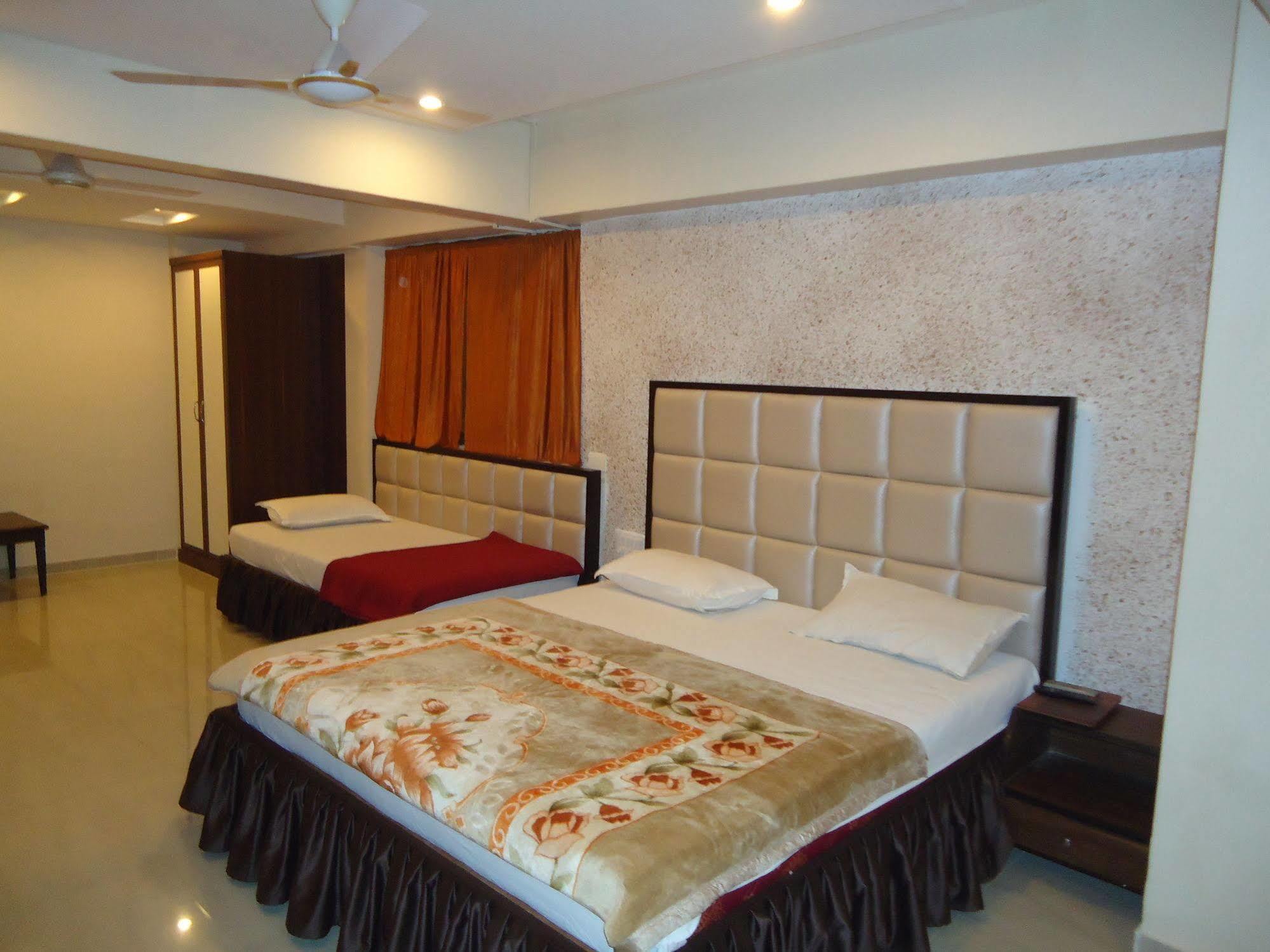 Hotel Maan Residency Satellite Road Ahmedabad Exterior foto