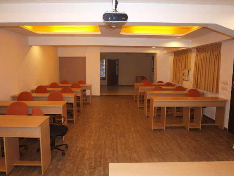 Hotel Maan Residency Satellite Road Ahmedabad Exterior foto